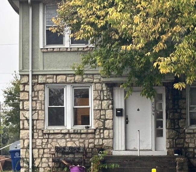 Primary Photo - 2664 E 5th Ave
