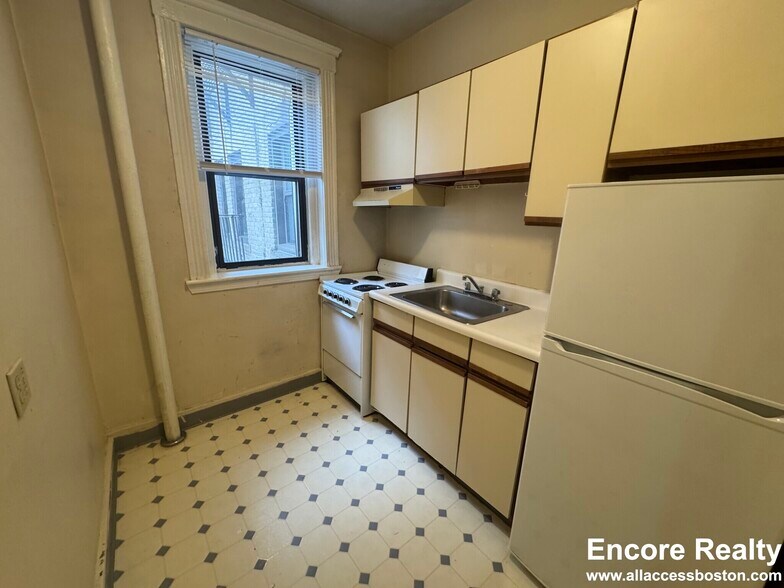 Building Photo - 108 Peterborough St