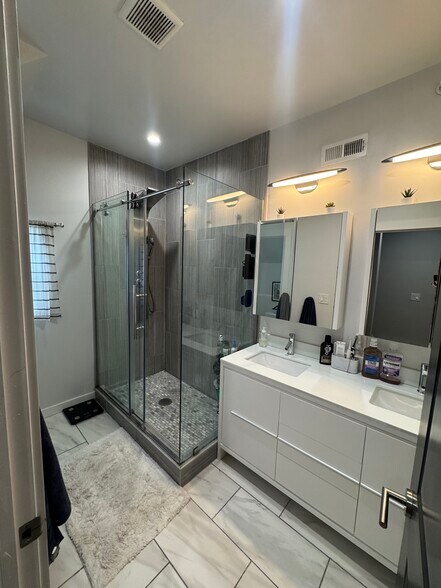 Building Photo - 719 Winton St