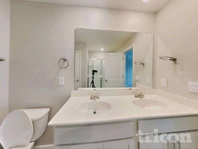 Building Photo - 6858 Keeneland Dr