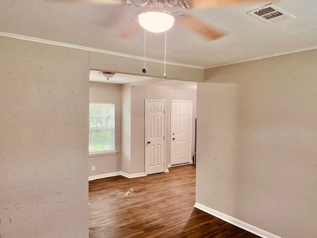 Building Photo - BEAUTIFUL RECENTLY REMODELED 3 BEDROOM HOME