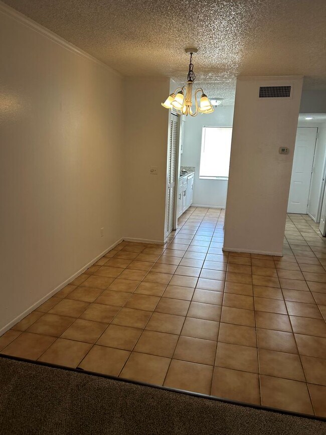 Building Photo - 5508 Pokeweed Ct