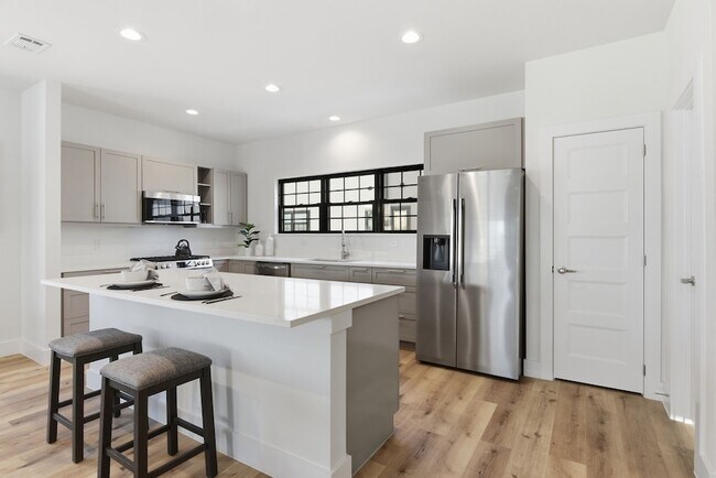 Building Photo - 11929 N Hoa Sen Cir