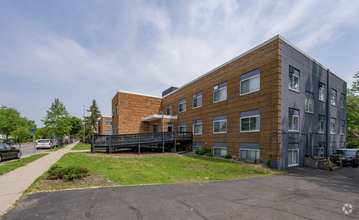 Building Photo - Modern Apartments in the Heart of South Mi...