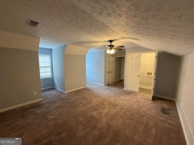 Building Photo - 212 Regal Way W