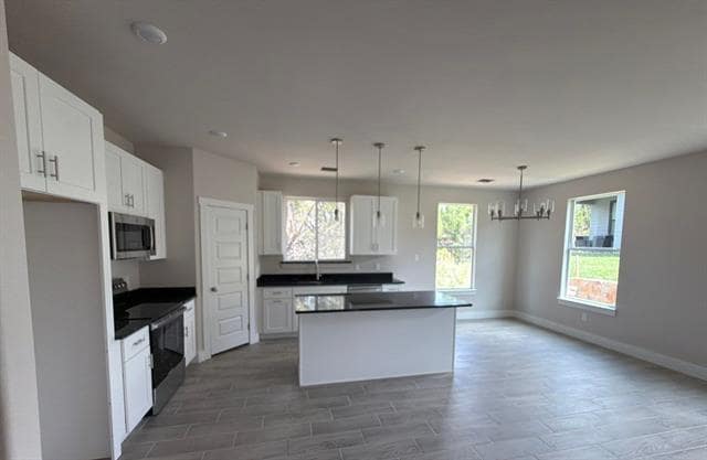 Building Photo - 5621 San Jacinto Dr