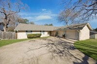 Building Photo - 908 Kirschner Pl