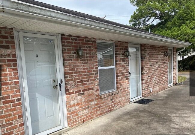 Building Photo - 617 N State St