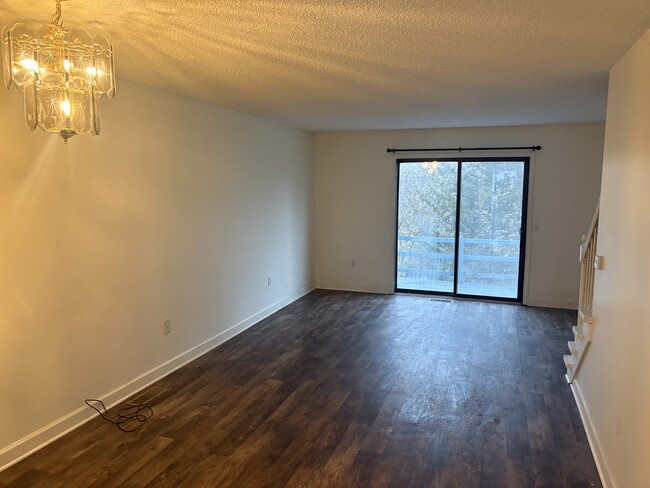 Building Photo - 5634 Robin Run