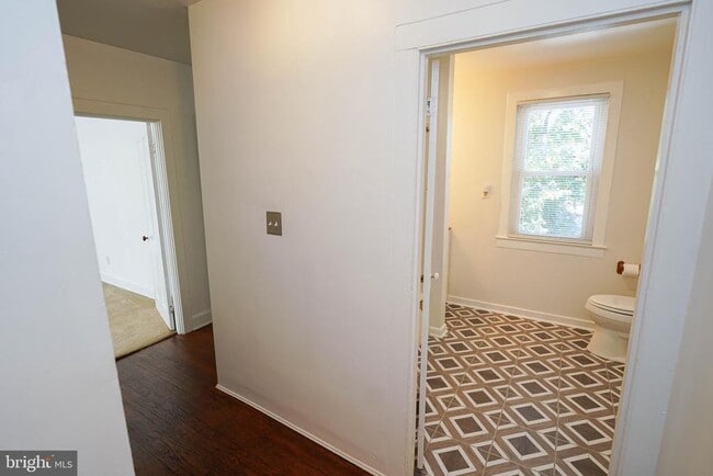 Building Photo - 611 Locust St