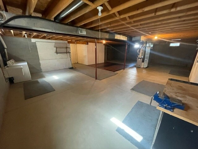 Building Photo - 142 Takacs Dr