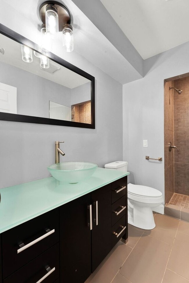 Building Photo - Welcome Home, Newly Remodeled Condo