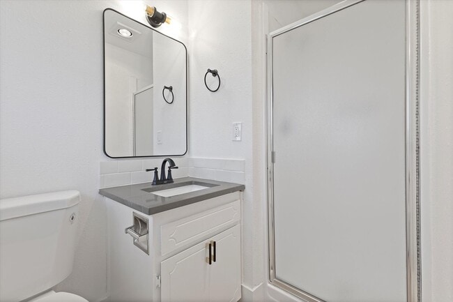 Building Photo - Charming 3-Bedroom Home on Quiet Cul-de-Sac