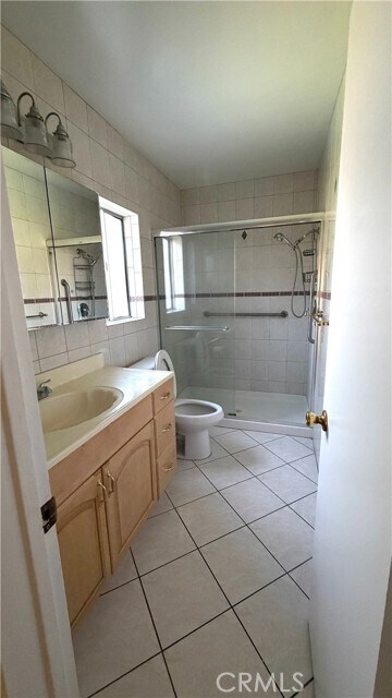 Building Photo - 927 Latchford Ave