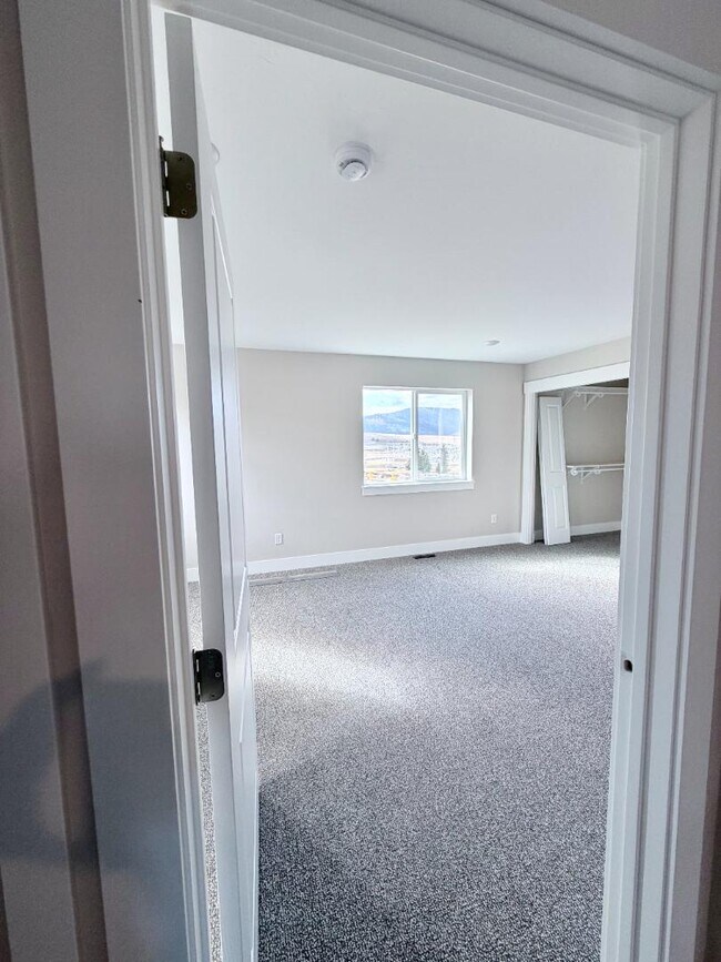Building Photo - 7212 Shaver Dr