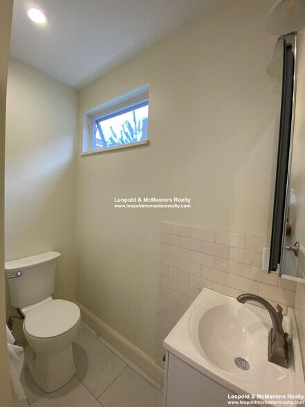 Building Photo - 380 Harvard St