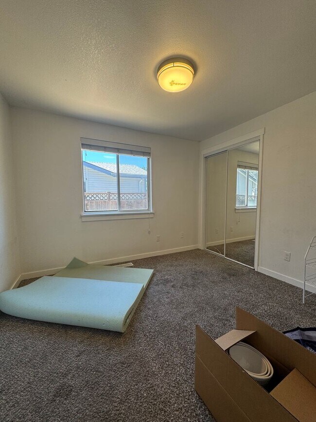 Building Photo - 3-Bedroom Home for Rent