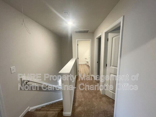 Building Photo - 100 Conifer Ln