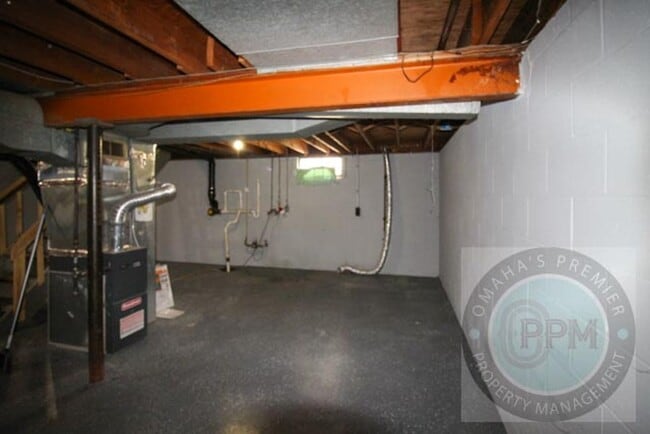 Building Photo - 2 Bed 1 Bath House Located In Council Bluf...