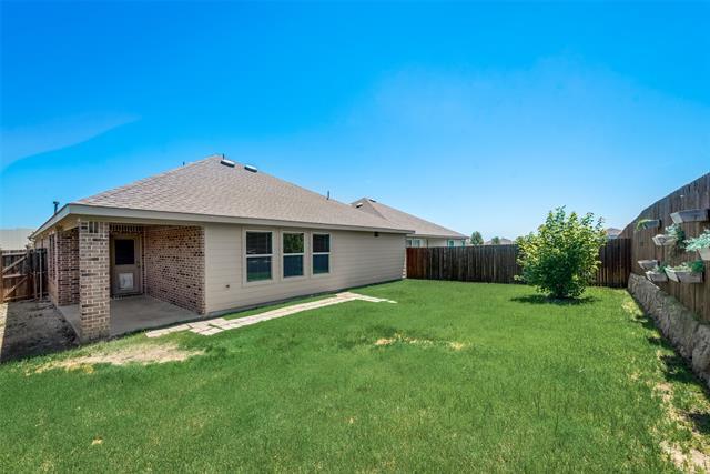 Building Photo - 807 Spruce Ln