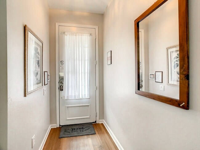 Building Photo - 2314 Silver Palm Dr