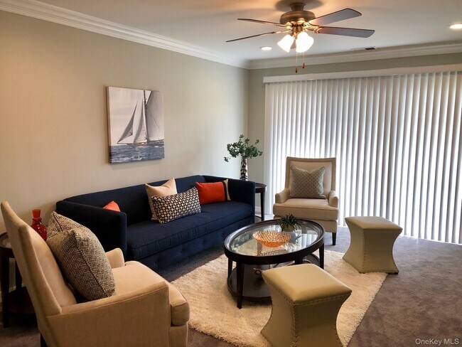 Building Photo - 10 Westwood Dr