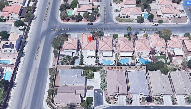 Building Photo - Two Oversized Rooms is what you looking for!