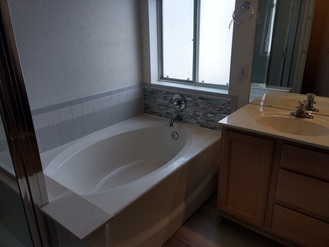 Building Photo - 3213 E Rosemonte Dr