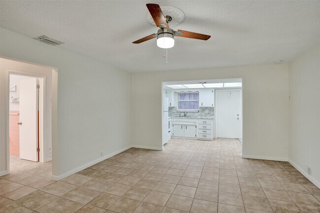 Building Photo - 4240 NW 21st Ave
