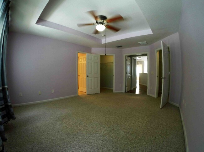 Building Photo - 5073 SW 40th Pl