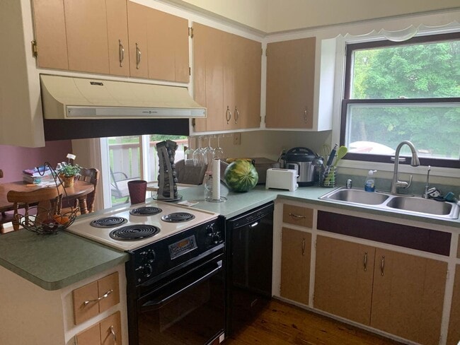 Building Photo - 138-140 Huntington Rd