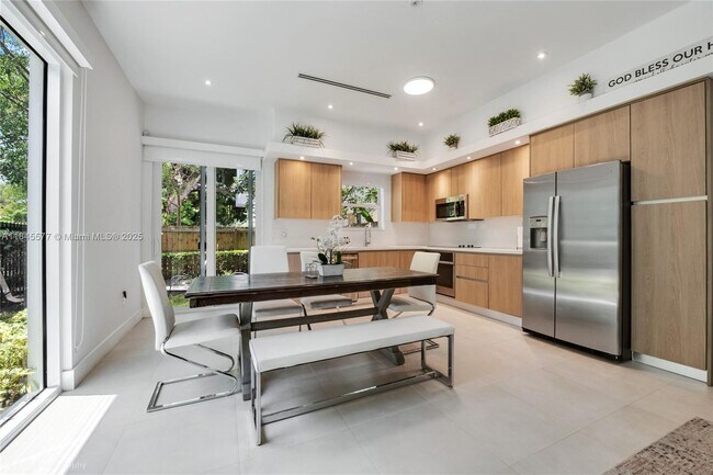 Building Photo - 2868 SW 33rd Ct