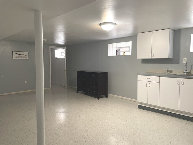 Building Photo - 3938 W 84th St