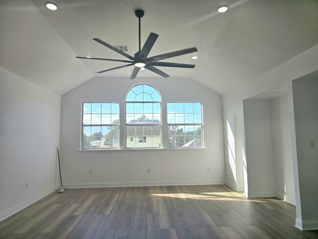 Building Photo - 20315 Lakeland Falls Dr