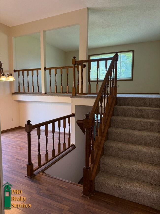 Building Photo - 3 Bedroom Home **Half off August Rent with...