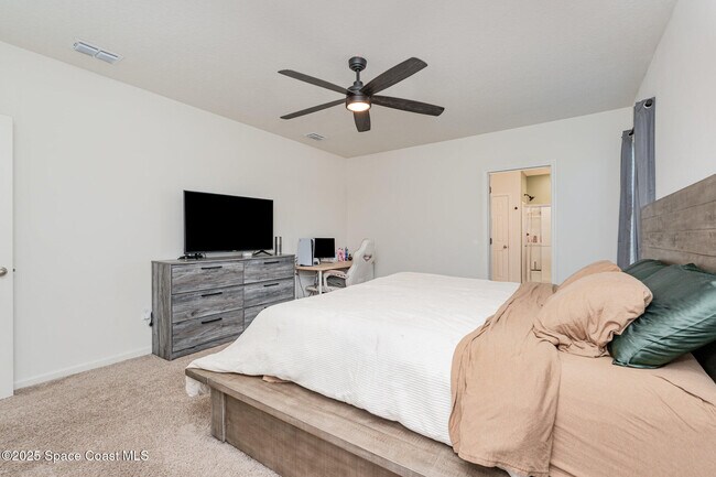 Building Photo - 943 Remington Green Dr SE