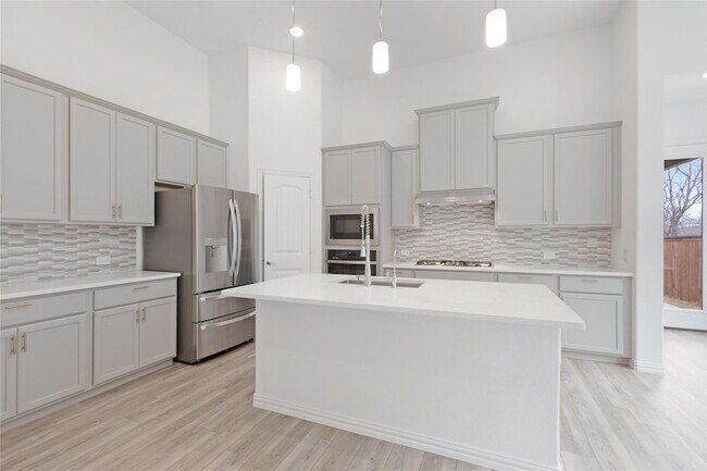 Building Photo - 713 Caroline Dr