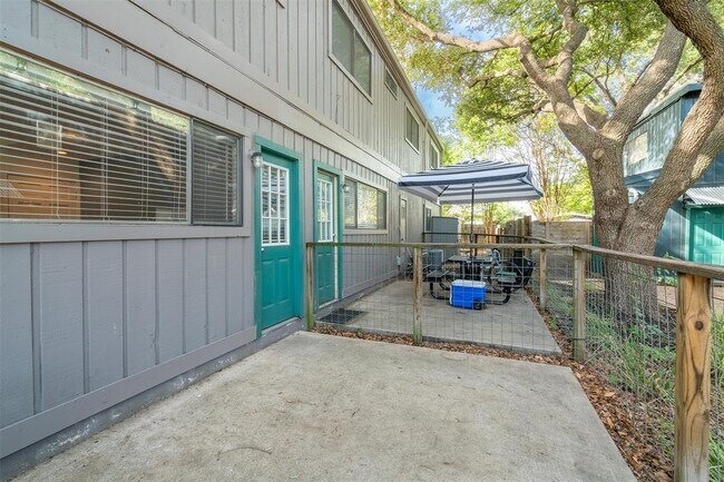 Building Photo - 606 Franklin Blvd