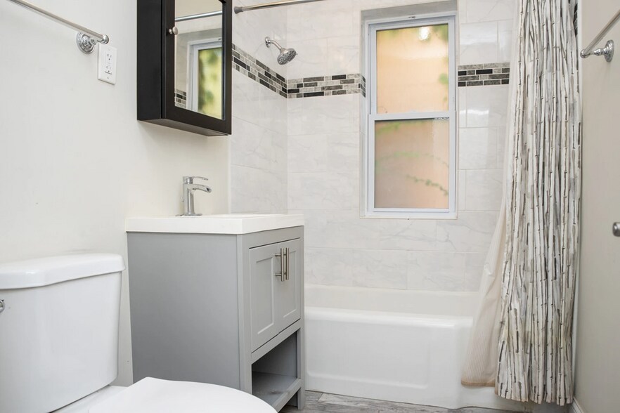 Building Photo - 943 Judson Ave