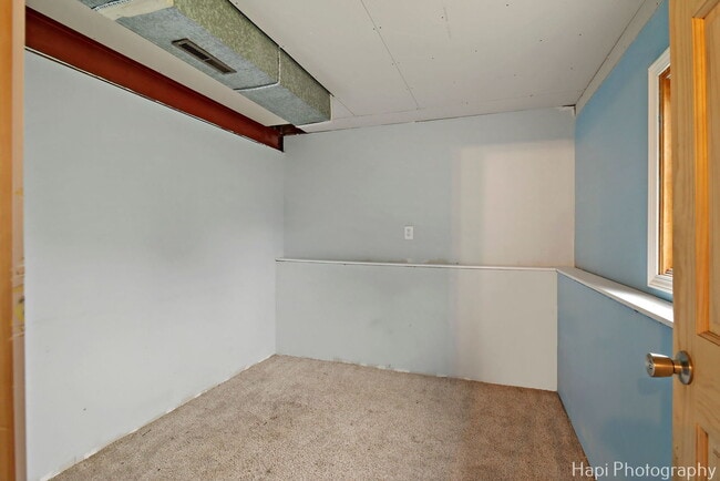 Building Photo - 4703 W Shore Dr