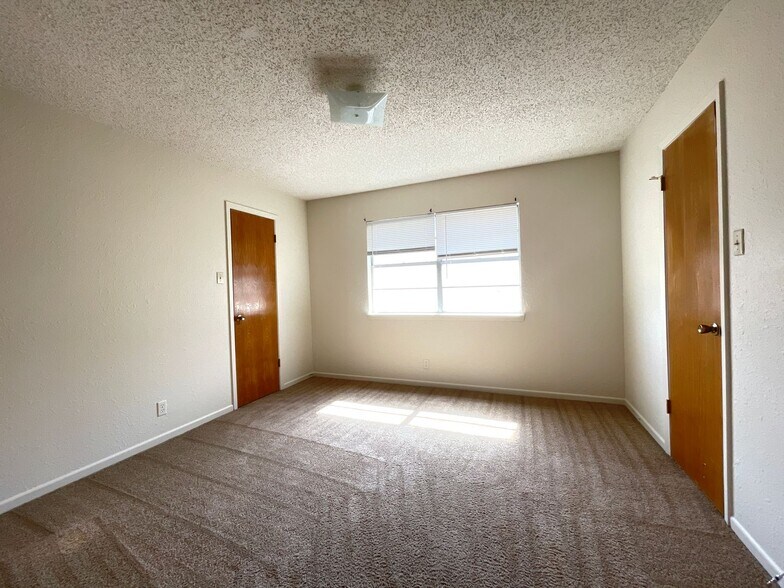 Building Photo - 3609 Hereford Ln