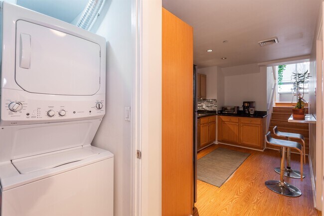 Building Photo - 689 Marin Blvd