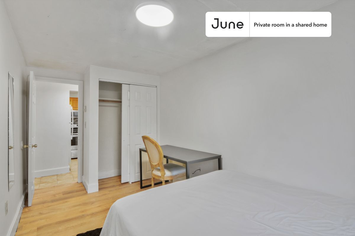 Building Photo - Room in Shared 3 bed/1 bath home