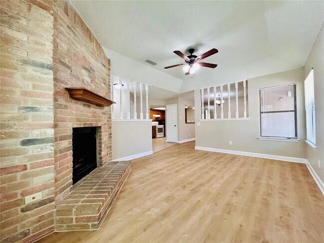 Building Photo - 12300 Deer Falls Dr
