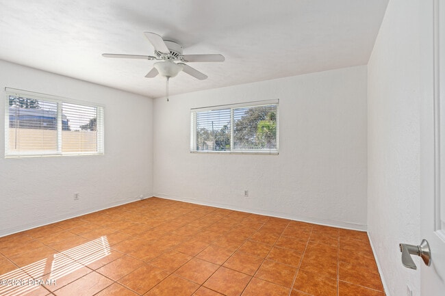 Building Photo - 152 Longwood Dr