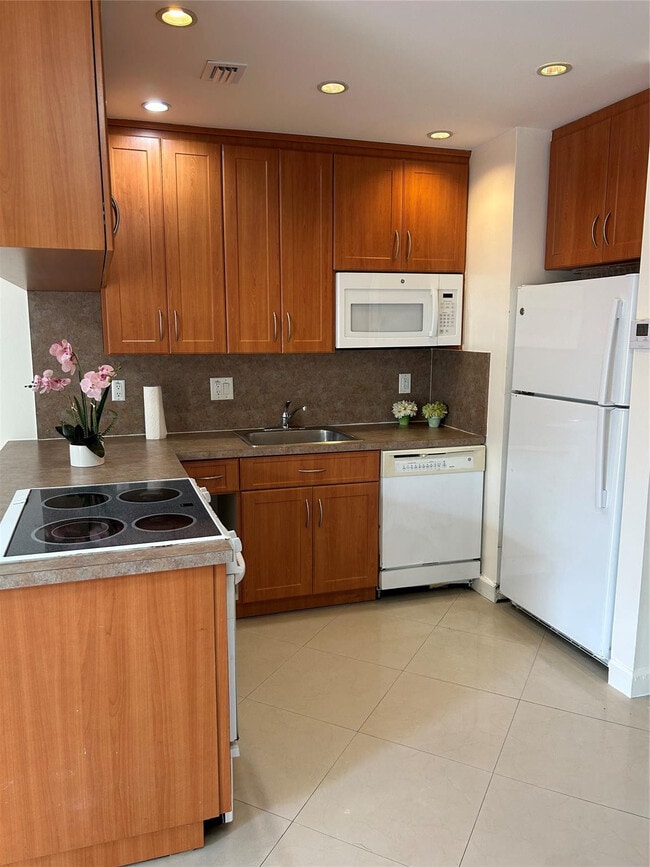 Building Photo - 210 SE 9th St