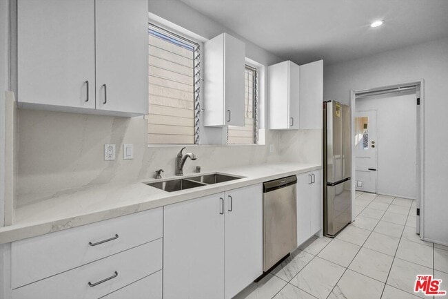 Building Photo - 207 S Reeves Dr