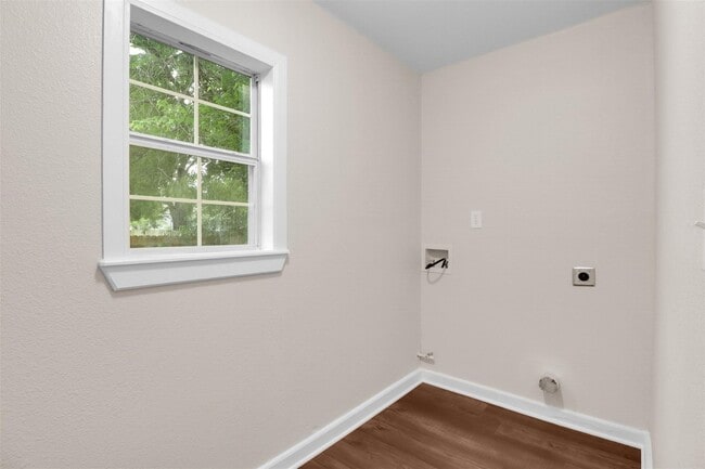 Building Photo - 1606 W Humble St