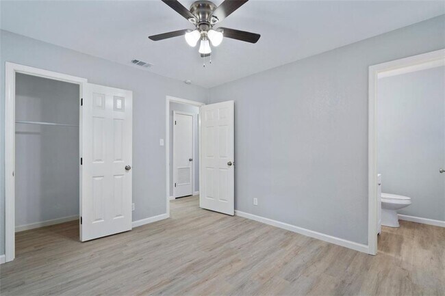 Building Photo - 615 S 15th St