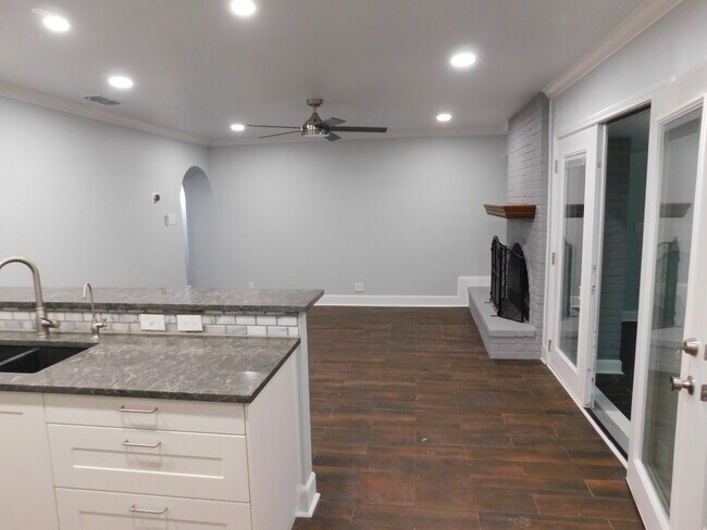 Building Photo - 3606 Lakefield St